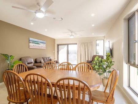 81 Alan Crescent, Eight Mile Plains QLD 4113 - House For Rent | Domain - Photo 2