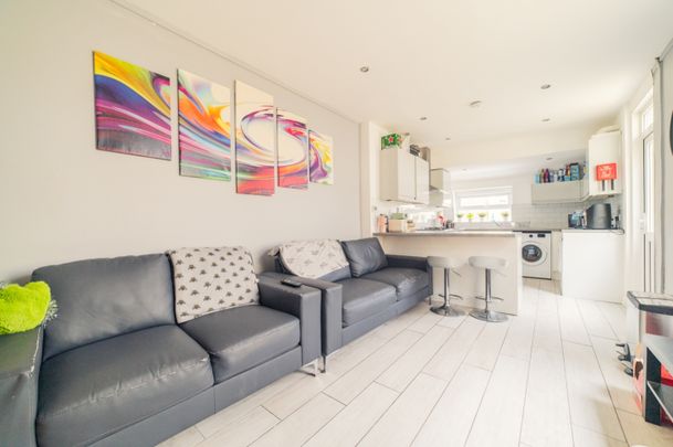 Tewkesbury Street, Cathays - Photo 1