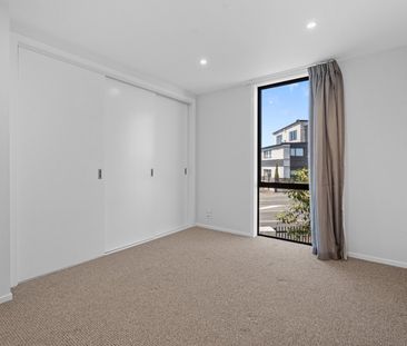 Step Outside & Straight to the City!! - Photo 1