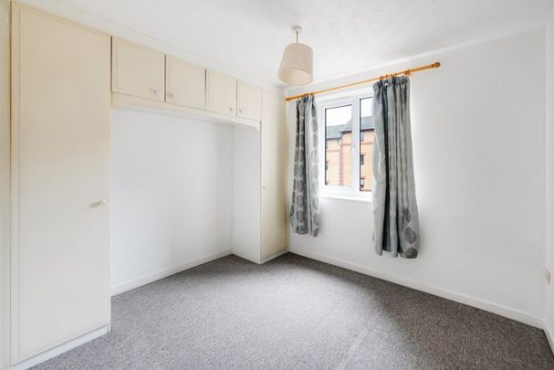 1 Bed Flat - Photo 1
