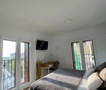 Rooms for rent in 8-bedroom apartment in Royal Palace Of Madrid - Photo 5