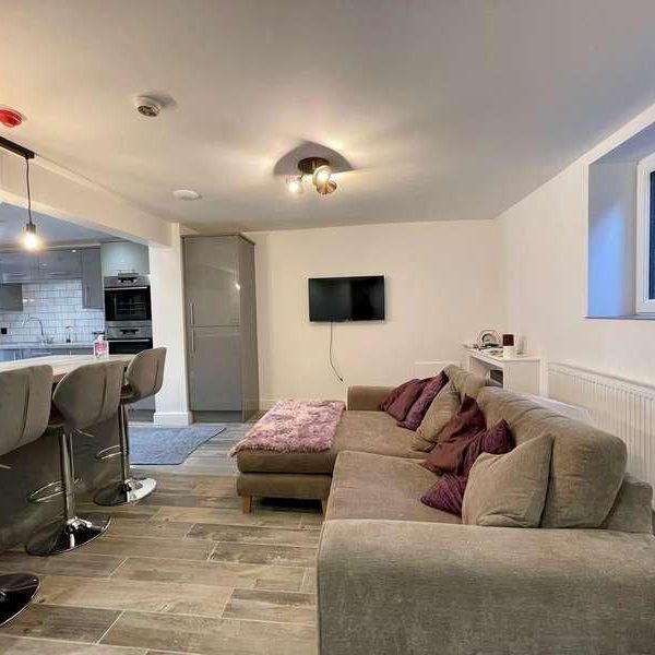 Swinton, M27 - Photo 1