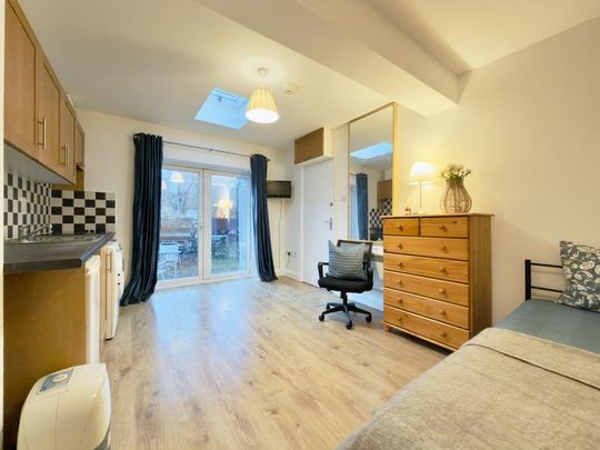 Studio to rent - Photo 1