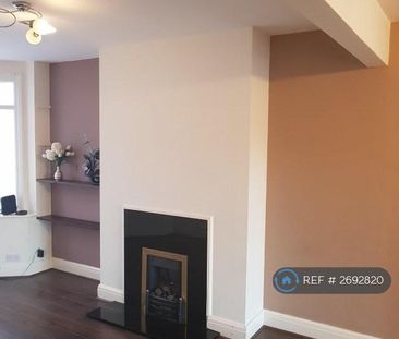 3 bedroom semi-detached house to rent - Photo 2