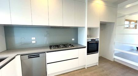Spacious 4 bedroom with 2 Bathrooms Plus guest toilet - Photo 5