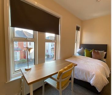 Room in a Shared House, Cromwell Road, SO15 - Photo 6