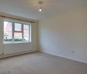 A 3 Bedroom House in Hatherley GL51 3FD - Photo 3