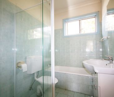 Neat & Spacious Home in a Convenient Revesby Location - Photo 5