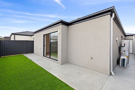 Family Home - Photo 2