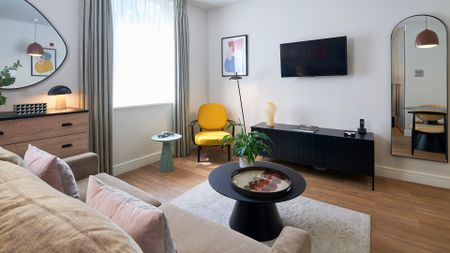 One Bedroom Open Plan Apartment in Harrington Court, London SW7 - Photo 3