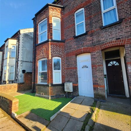 Room in a Shared House, Old Bedford Road, LU2 - Photo 3
