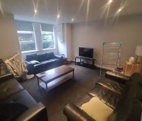 7 Bed - 36 Chestnut Avenue, Hyde Park, Leeds - LS6 1BA - Student - Photo 5