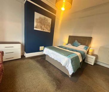 Gorgeous Edwardian house set on the summit of a hill, with commandi... - Photo 5