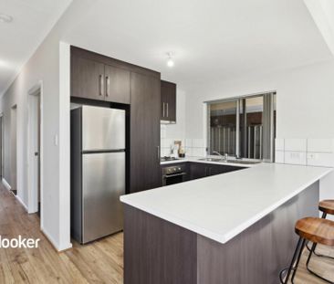 Stylish 3-Bedroom Home in Orleana Waters � Modern Living with Comfo... - Photo 5
