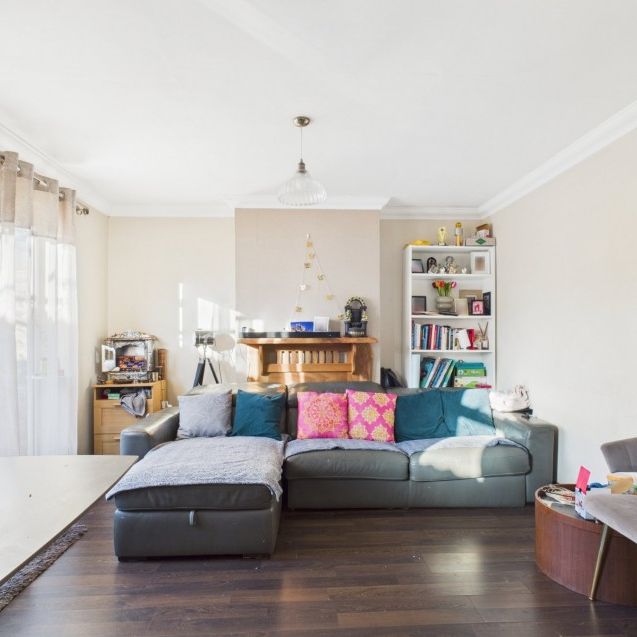 Gloucester Crescent, Staines-upon-Thames, Surrey,TW18 - Photo 1