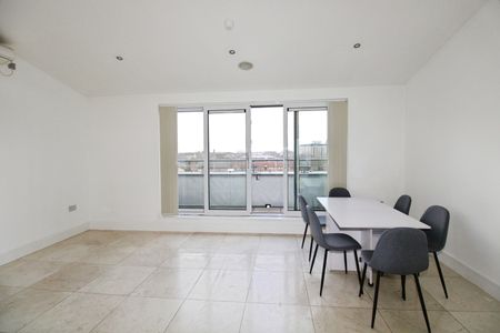 Hardwicks Square, London, SW18 4NB - Photo 2