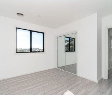 SIMPLY STUNNING - Photo 4