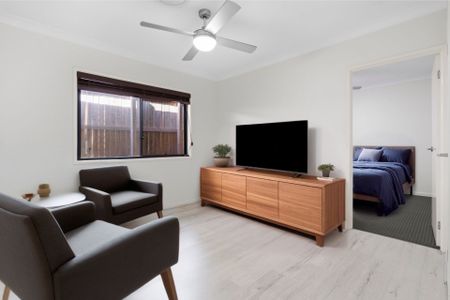 For Lease: Premium Family Home With its Own Mini-Golf Course in Prime Holmview Location! - Photo 2