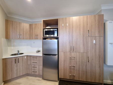 Modern Home - Share Home - All Bills Included in Rent - Photo 4