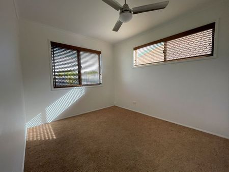 Smell the Sea Air - Neat 3 Bedroom Home - Photo 3