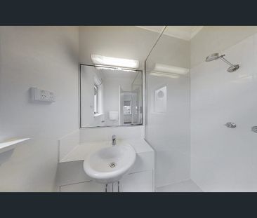 One Bedroom Apartment in Convenient Hawthorn East Location - Photo 3