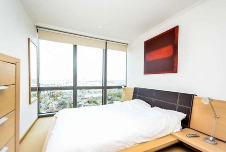 West India Quay, Canary Wharf, E14 - Photo 2