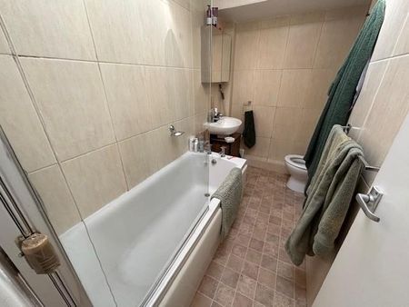 Briarleas Gardens, Upminster, RM14 - Photo 5