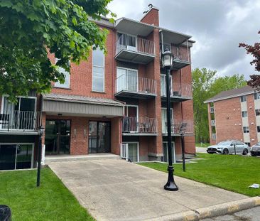 LAPRAIRIE, beau 4 1/2 style condo pres services et transport - Photo 1