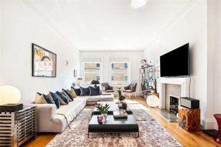 4 bedroom flat in Kensington - Photo 3