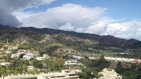 Luxury Flat for rent in Marbella, Andalusia - Photo 2