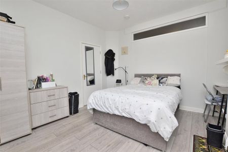 4 bedroom terraced house to rent - Photo 3