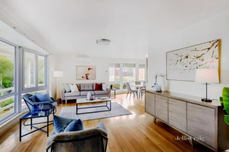 4 Bed, 2 Bath - Photo 2