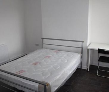 4 bedroom flat to rent - Photo 4