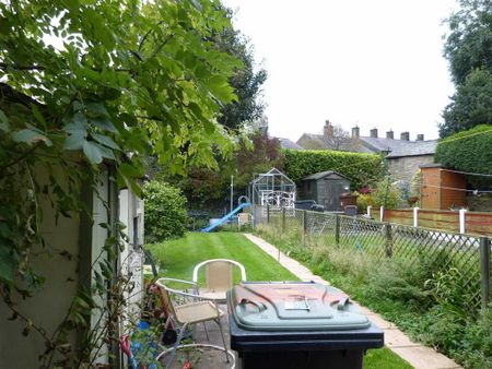 2 bedroom end of terrace house to rent - Photo 3