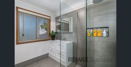 Comfortable Family Living in a Quiet Glenvale Location - Photo 3