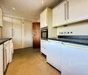 3 bedroom flat to rent - Photo 6