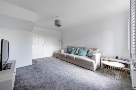 3 bedroom mews to rent - Photo 3