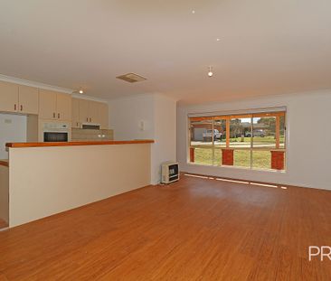 12 Canola Place, Estella NSW 2650 - Photo 4