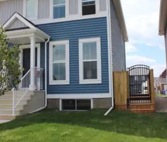 Cozy 2 master bedroom + den/family room 1/2 duplex | 79 Auburn Mead... - Photo 1