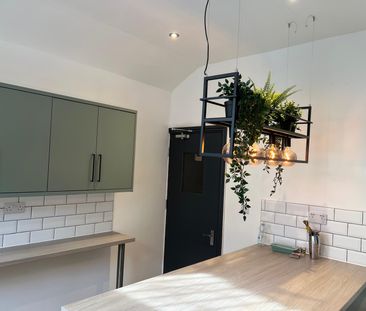 6 Bed - 22 Welton Grove, Hyde Park, Leeds - LS6 1ES - Student - Photo 5