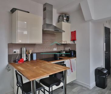 1 bedroom in a house share to rent - Photo 5