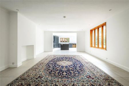 4 bedroom detached house to rent - Photo 2