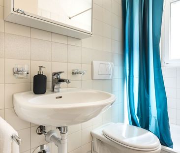 Moderne 5.5-Attikawohnung an zentraler Lage - Photo 3