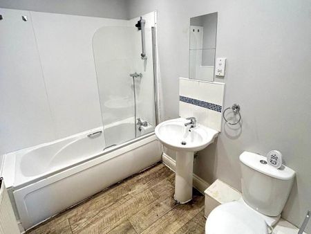 2 bedroom flat to rent - Photo 3