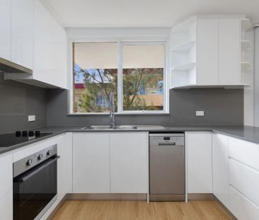 Rennovated Apartment In Tranquil Address - Photo 5