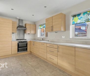 4 bedroom detached house to rent - Photo 4