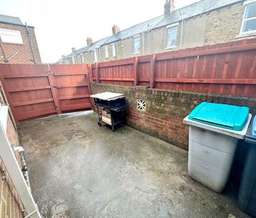 2 bedroom end of terrace house to rent - Photo 3