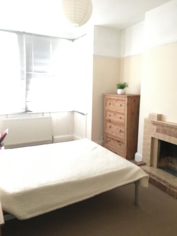 4 bedroom terraced house to rent - Photo 3