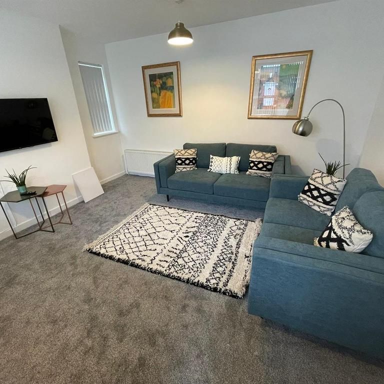 1 bedroom in a house share to rent - Photo 1