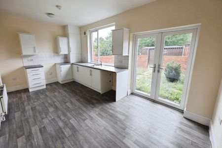 3 bedroom terraced house to rent - Photo 4